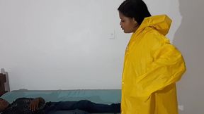 tigresa vip sai na chuva com muita vontade de foder e gozar vai ate o quarto do seguranca pra foder com ele