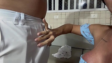 Eu amo levar porra grossa na boca! Da um tesão absurdo quando sinto que o leite é grosso, engulo sem frescura.