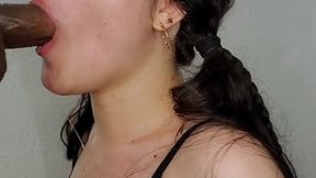 �GARGANTA PROFUNDA! A putinha adorou se engasgar com o pau &mdash;  acabei gozando na boca dela