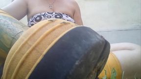 Lick my yellow boots completely dirty with green mud while I'_m in the garden