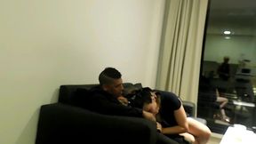mi hermanastra trae a su nuevo novio y le dimos espectacular cojida entre las dos