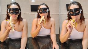 e so uma banana,mas bem que poderia ser seu pau