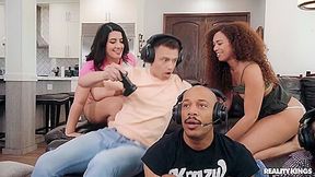 Willow Ryder, Sarah Arabic - Fucking With The Gamers - Hotgirlsgame