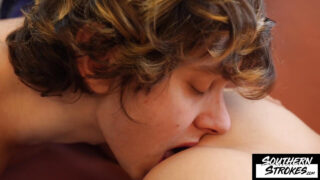 Sexo oral, masturbação, sem camisinha, lambendo – vídeo hardcore fetichista de Elio Pjatteryd, tatuado, sendo fodido no cu.