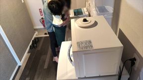 仕事で疲れて帰ってきた旦那をフェラ抜きしようとしたけど私がムラムラしてきちゃってキッチンでエプロンのままえっちしちゃいました。。