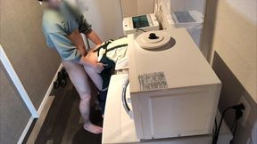 仕事で疲れて帰ってきた旦那をフェラ抜きしようとしたけど私がムラムラしてきちゃってキッチンでエプロンのままえっちしちゃいました。。