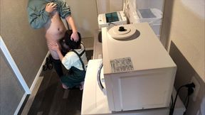 仕事で疲れて帰ってきた旦那をフェラ抜きしようとしたけど私がムラムラしてきちゃってキッチンでエプロンのままえっちしちゃいました。。