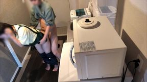 仕事で疲れて帰ってきた旦那をフェラ抜きしようとしたけど私がムラムラしてきちゃってキッチンでエプロンのままえっちしちゃいました。。