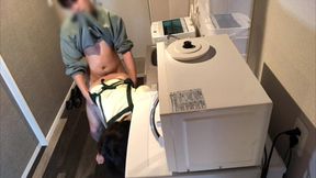 仕事で疲れて帰ってきた旦那をフェラ抜きしようとしたけど私がムラムラしてきちゃってキッチンでエプロンのままえっちしちゃいました。。