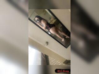 In the hotel room Bien caliente Cloe Arellano Pictures
