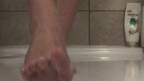 Soapy Foot Tease – Wet Soles, Slippery Toes & Creamy Soap Play