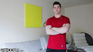 Vídeo de la joven Collin Simpson en solitario, con una polla grande recibiendo una follada anal