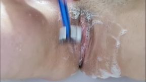 I shave my pussy and fuck myself like a cow