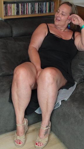 Horny Wife Fucks Herself Hard on the Sofa