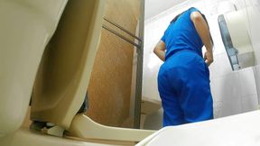 Camera Catches Nurse Pissing in Hospital Bathroom(nurse)