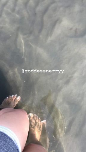 Feet under water 👣