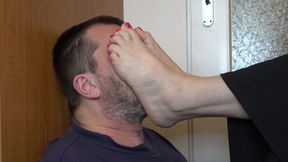 Human Footstool - Roman's slave face for Mistress Jane's feet