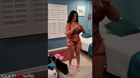 Latina hotwife Nia Bleu gets a sloppy blowjob from her husband and Ryan
