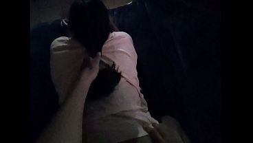 Con la esposa del vecino a escondidas