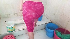 Bhabhi Change her Dress Hotel Washroom.
