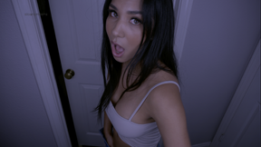 spying on mommy 4K