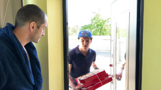 Avsugning, ansiktsprut, par, barbacka, gammal &amp; ung, pappa – unga ryska Alex Tanner och Ben Huller med stora kukar analknull