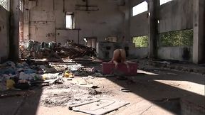 Marie Luv Enjoys Stretching Her Cunt