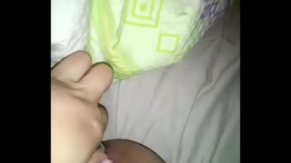 Thanh niên mảnh mai mượt mà tận hưởng chuyến đi solo trơn tru với nút hậu yêu thích của mình