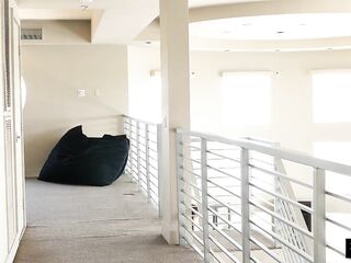 Nurse Kit Gives Plump Wang Physical Therapy