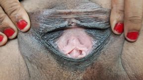 Sultry Indian Beauty�s