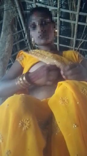 Bhabhi Is Showing Her Pussy in Yellow Saree, I Inserted My Finger and Took Out Water