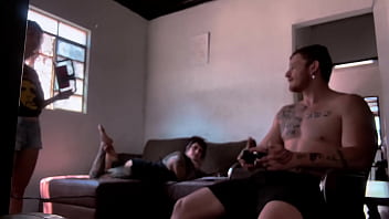 Bastidores da grava&ccedil_&atilde_o chupando o Carmona jogando video game