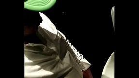 Heteros orinando en antro spy