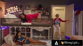 MOMMY'_S GIRL - MILF Dee Williams Caught Petites Squirters In The Act! Made Them SQUIRT Even More!