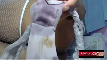 Calcinha suja e buceta peludinha