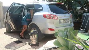 Car Vacuuming vid 2 vacuums AVI