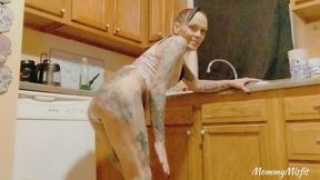 Mommymisfit begs you to fuck