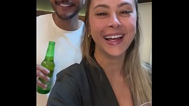 &quot_Vem ver Corno, olha o que esse pau faz com sua esposinha&quot_ - Esse casada brasileira &eacute_ uma delicia, Fodeu neg&atilde_o pauzudo e ainda humilhou o corno
