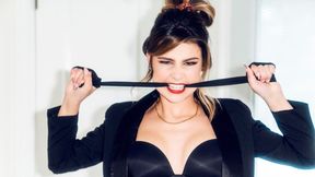 Gorgeous hottie Kylie Rocket stimulates her hungry crack