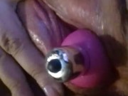 Vagina virgen probando vibrador