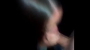 Mi novia chupando la polla a un amigo mientras yo grabo