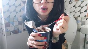 chantal eat her chocolate on wc
