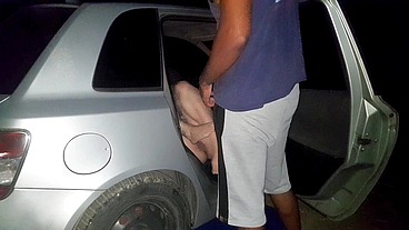 casada gostosa se acabou na piroca preta sem camisinha no carro em local publico deserto