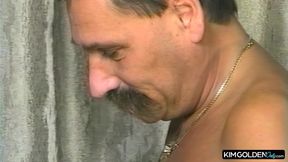 Heisse Gurken-Spielchen und tiefer Blowjob