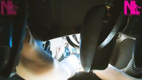 Driving in nude pantyhose_camera under the gas pedal