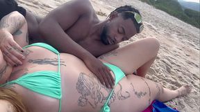 Curtindo a praia do RJ com a loira mais gostosa LoiraLuxx