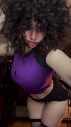 Curvy model shows off her body on OnlyFans