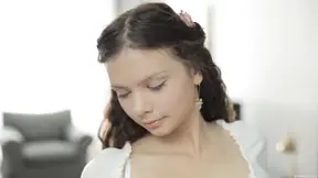 Teen GF fingers herself and squirts