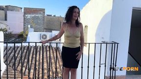 Hot cougar Noemi seeks out two lucky guys for a threesome