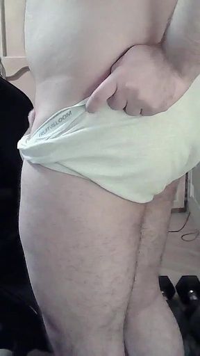 Hunky Camboy Works His Legs